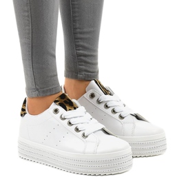 Hvide sneakers med leopardprint på M-071 platformen