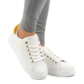 Klassiske hvide sneakers på BK-52 platformen