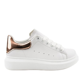 Hvide sneakers på en tyk sål 650-3