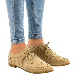 Beige openwork sko med studs MJ1125