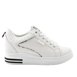 Hvide sneakers på kilen SC12