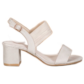 Goodin Casual sandaler på en bar beige gylden