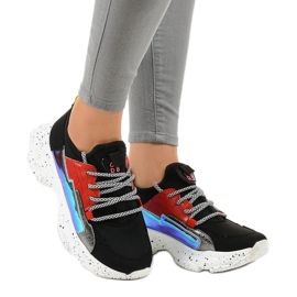 Sorte sneakers dekoreret med HL-03