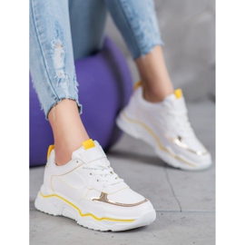 Ideal Shoes Hvide Eco Leather Sneakers gul