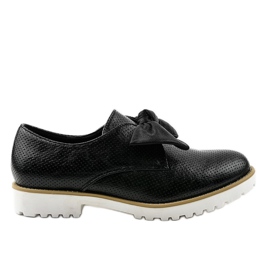 Sorte slip-on sko med en RS-WED2 sløjfe