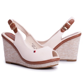 SEA Kvinders sandaler på kile Beige Tommy
