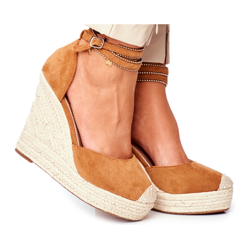 FB2 Kvinders sandaler på en kilehør Camel Canterola brun