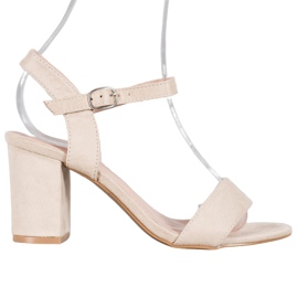 Nio Nio Sandaler på en bar brun