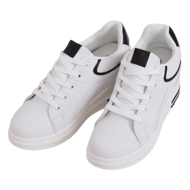 Hvide BY-0370 WHITE / SORT sneakers på en skjult kile