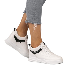 Hvide openwork sneakers på kilen 85-429 sort