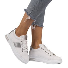 Hvide fashionable sneakers med øko-læder C912 sølv grå