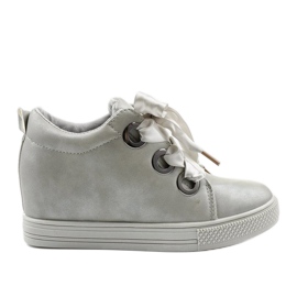 Grå sneakers på en Sherene ribbon wedge