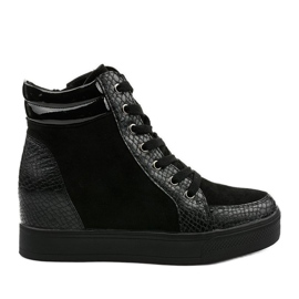 Sorte sneakers på kilen til Doreal