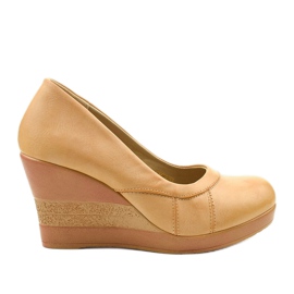 Beige wedge pumps fra Berinara