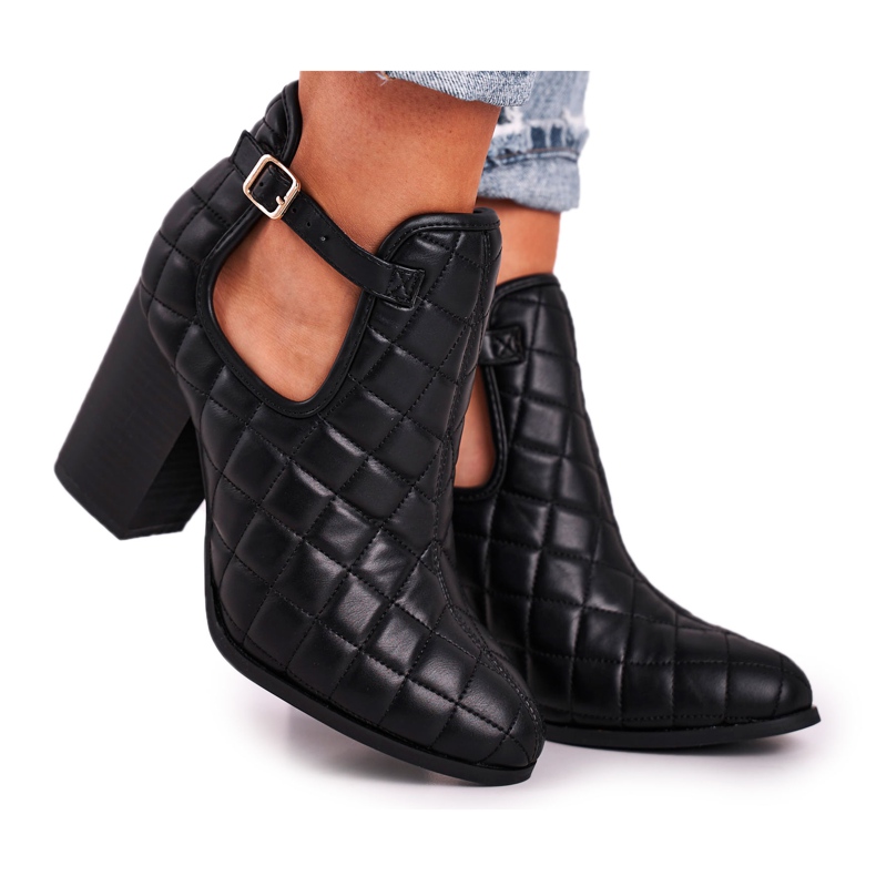 FB1 Damestøvler på en hæl quiltet med udskæringer sorte drømme