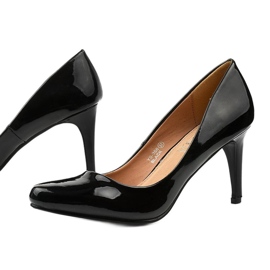 Sorte pumps på YS-356A hælen
