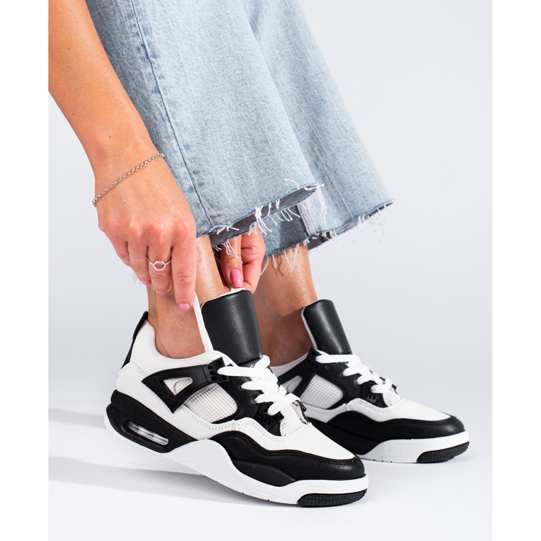 Sorte og hvide sneakers med tyk sål fra Shelovet 1