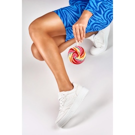 Emilis hvide klassiske sneakers 2