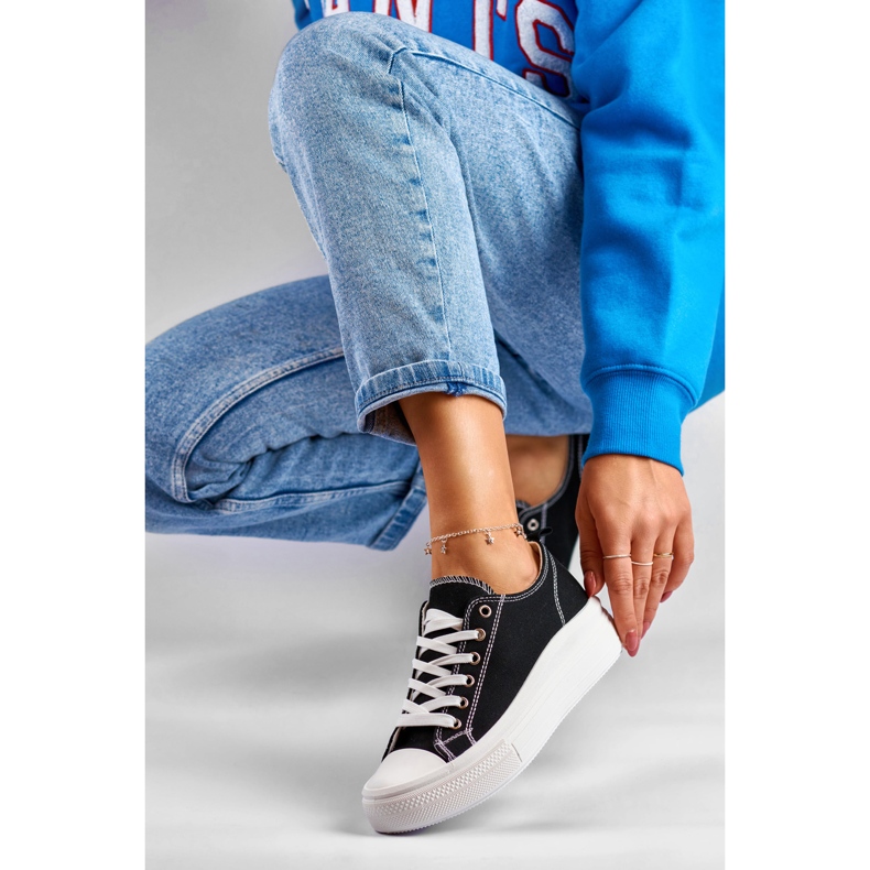 Sorte sneakers på lav platform 1