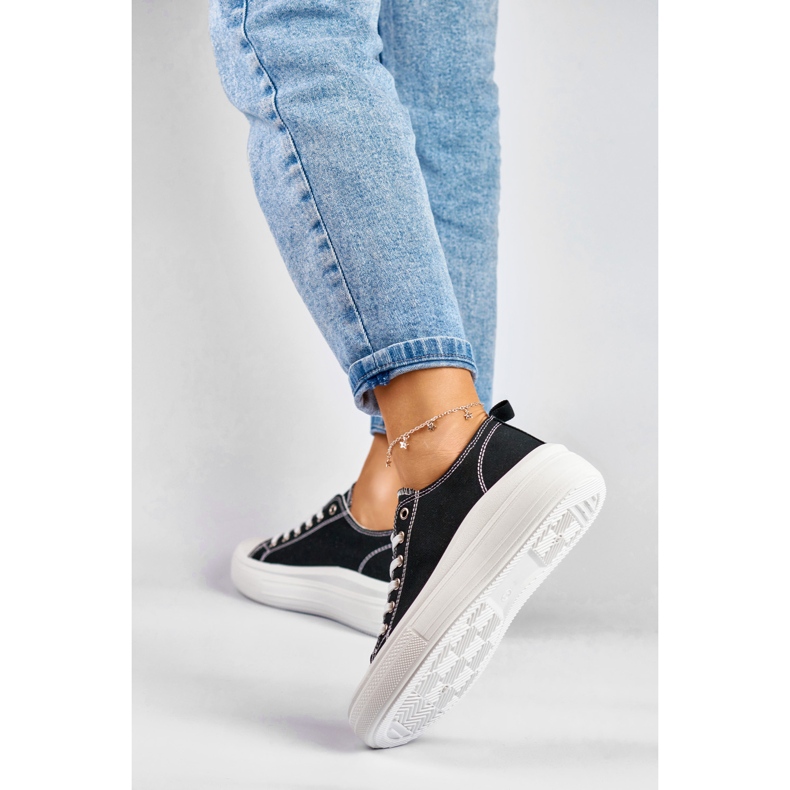 Sorte sneakers på lav platform 2