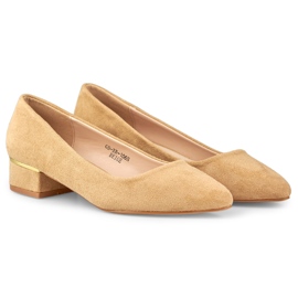 Beige pumps på lav hæl 1