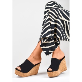Sorte flip flops på en propkile 2