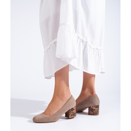 SHELOVET Beige ruskind pumps med lav hæl fra Sheovet 2