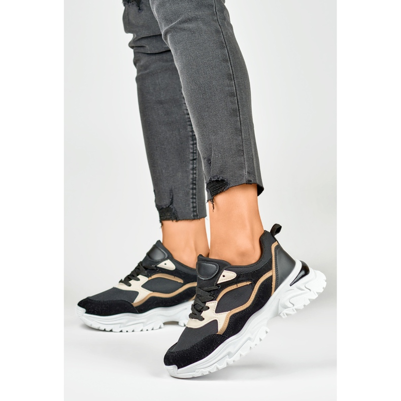 Sorte damesneakers på hvid sål 2