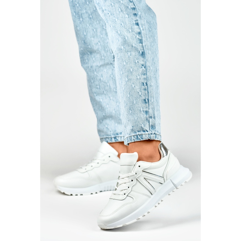 Hvide sneakers til kvinder med sølvkant 2