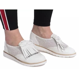 Hvide openwork loafers med Pamole -frynser 2