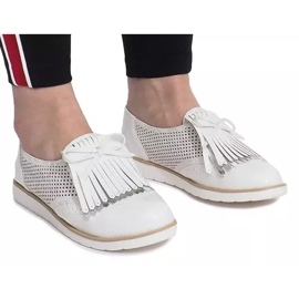 Hvide openwork loafers med Pamole -frynser 1