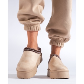 Beige ruskindsko med tykke såler fra Shelovet 1