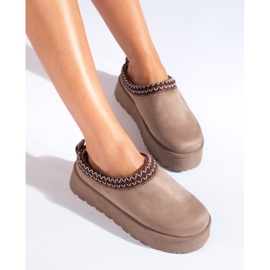 Mørke beige ruskindsko med tykke såler fra Shelovet 1