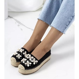 Sorte espadriller på Paffen-platformen 2