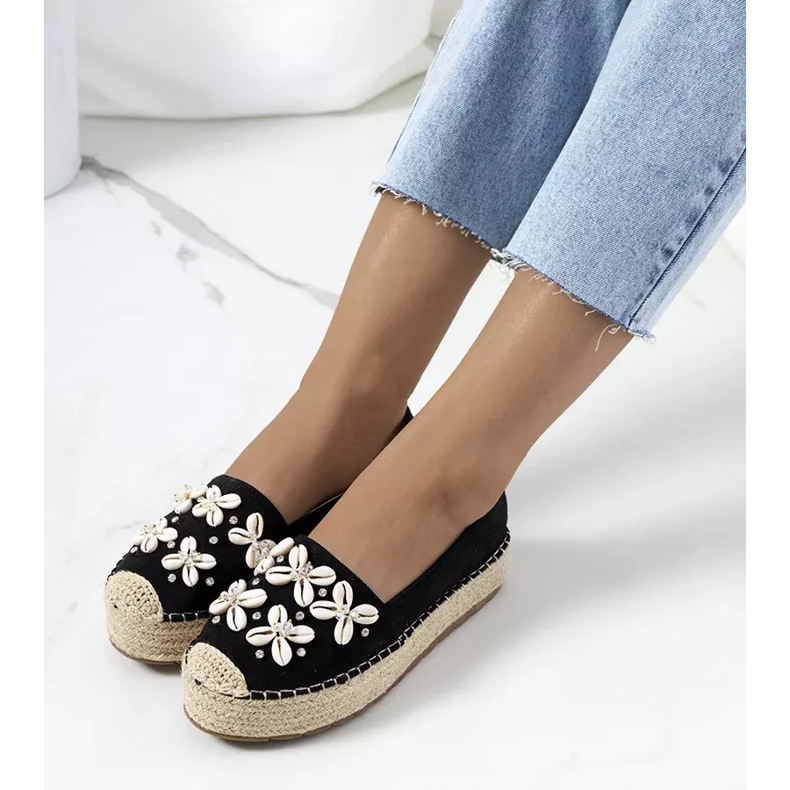 Sorte espadriller på Paffen-platformen 2