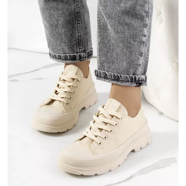 Beige sneakers med en tyk Beat-sål 1