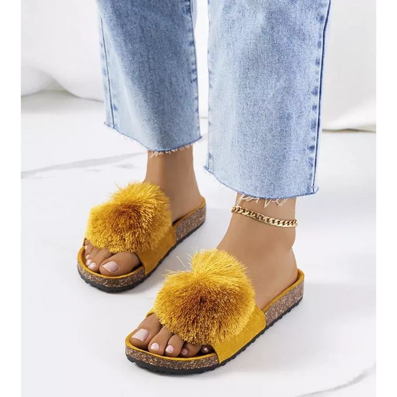 Gule flip-flops på Rett korksålen 2