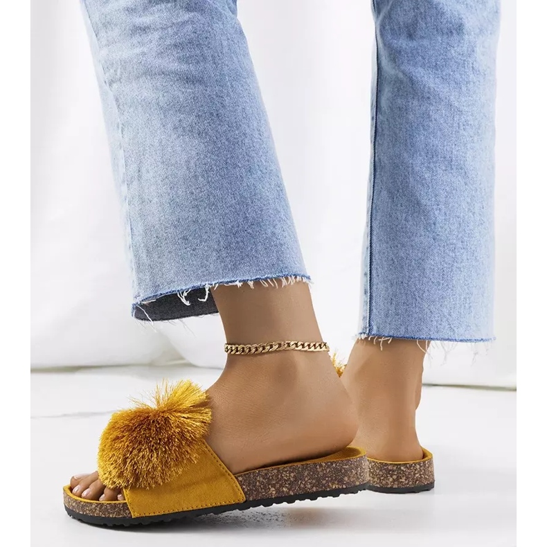 Gule flip-flops på Rett korksålen 1
