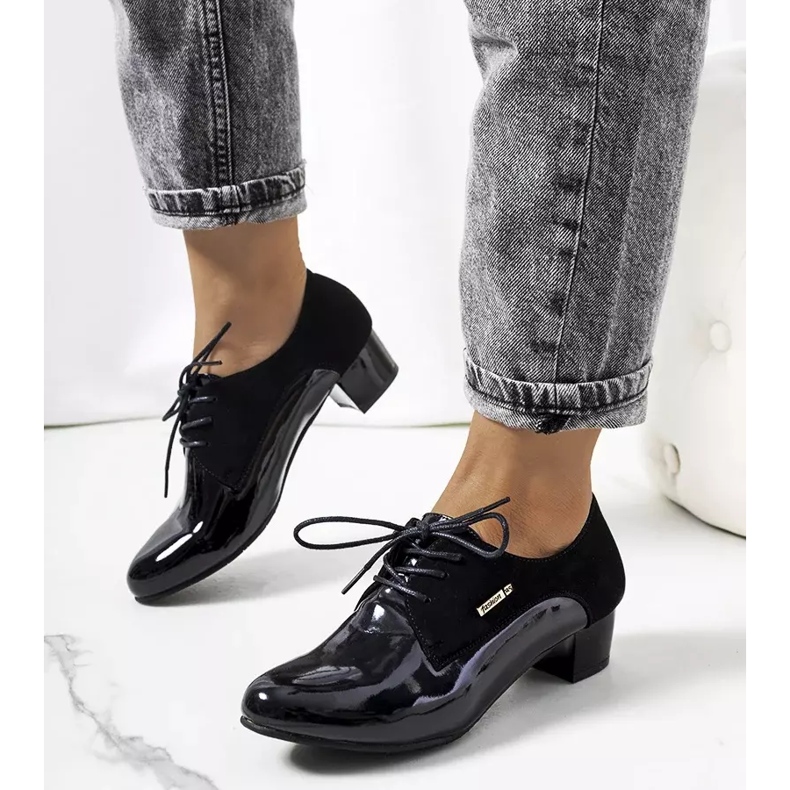BM Sorte brogues på Floore-posten 1