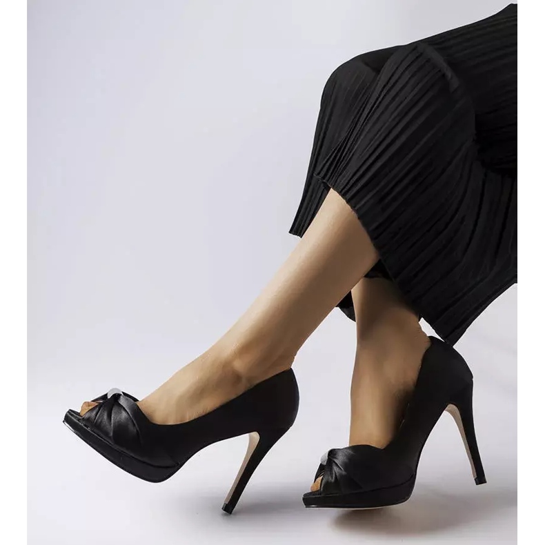 Sorte peep toe hæle fra Paré 1