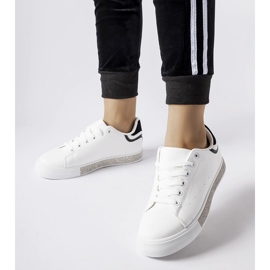 Hvide og sorte sneakers med Dina rhinestones 1