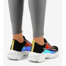 Sorte sneakers dekoreret med HL-03 1