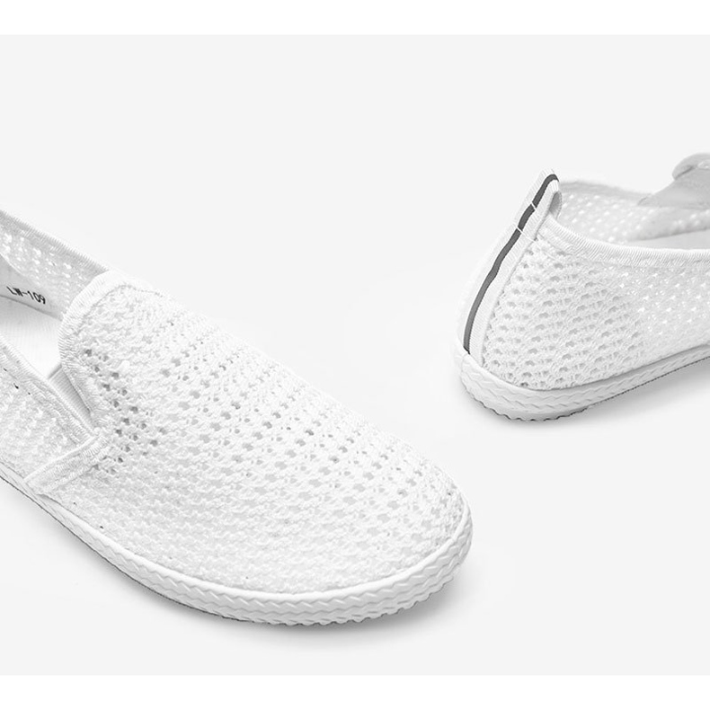 Mallorys hvide åbnede sneakers 1