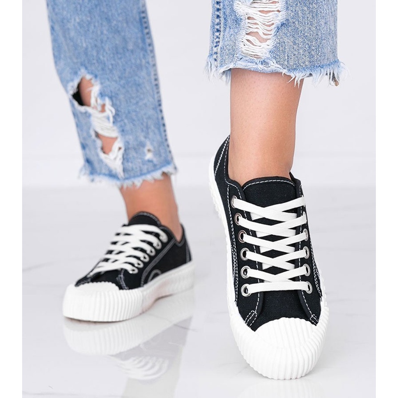 Kvinders sorte sneakers på en tyk Nolita sål 2