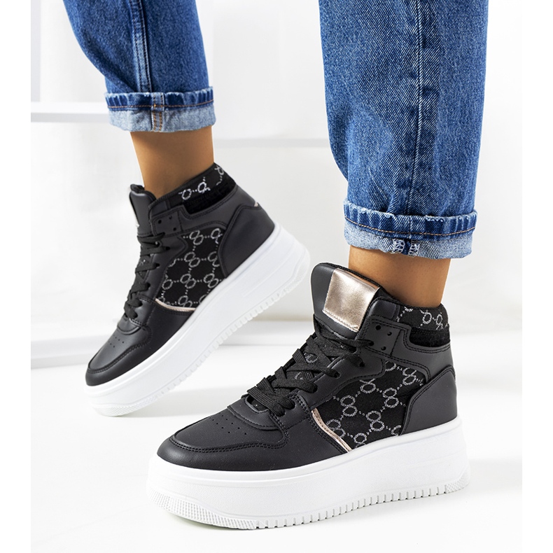 Sorte sneakers på Dennis platform 1