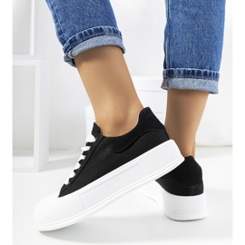 Sorte sneakers på Venancia platformen 1