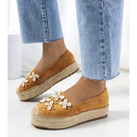 Brune espadriller på Paffen-platformen 1