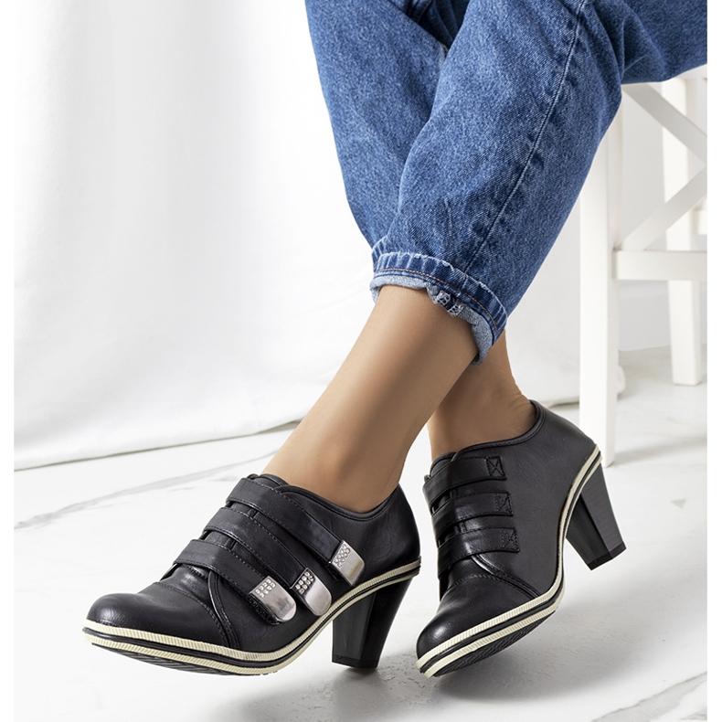 Sorte brogues på Payla-posten 2