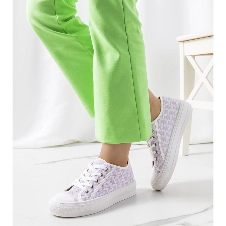 Chelms hvide og lilla sneakers 1