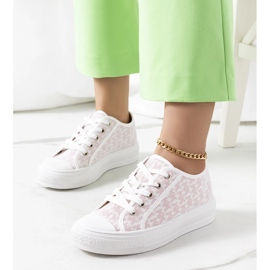 Chelms hvide og lyserøde sneakers 1